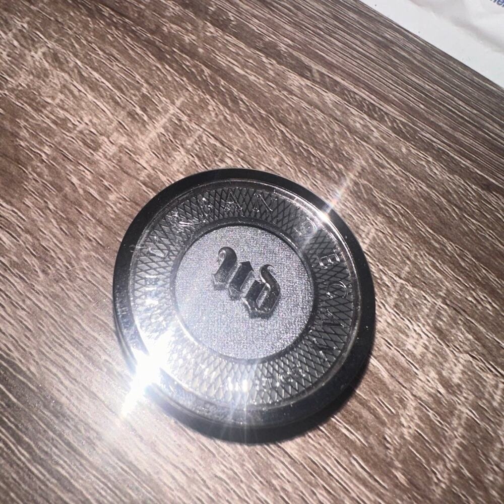Urban‎ decay gunmetal eye shadow - Picture 2 of 3